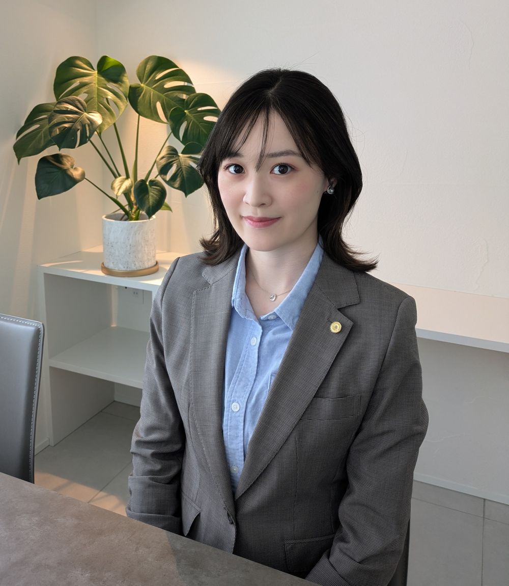 代表・行政書士 馬内 果南